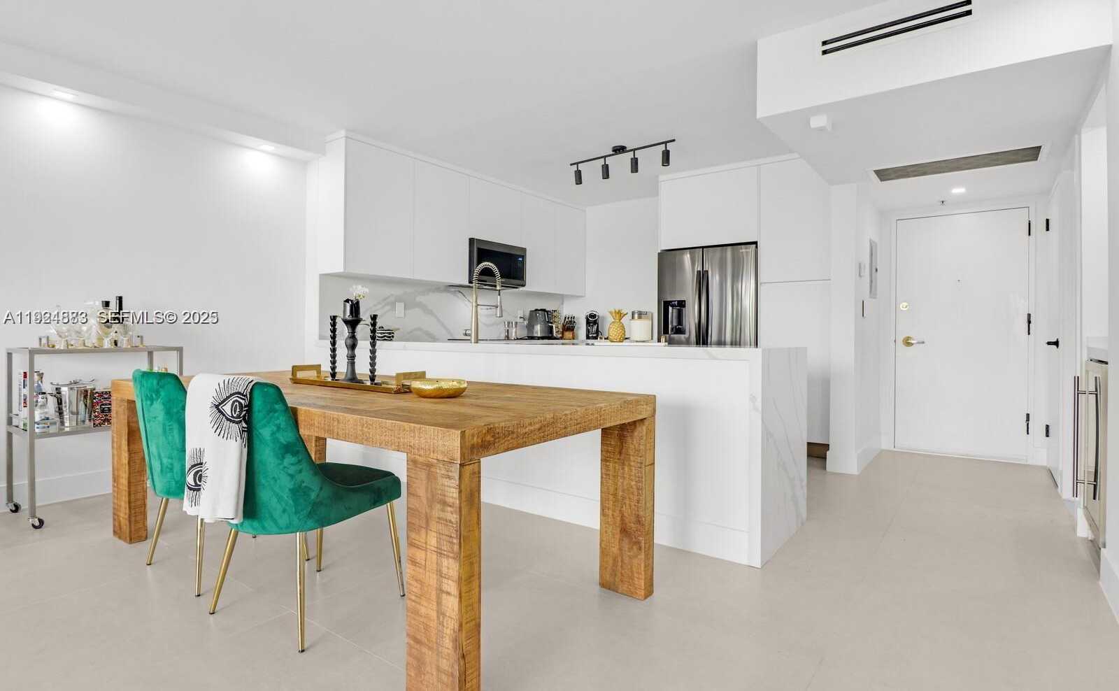 Small Image of 5700 COLLINS AVE #3J, Miami Beach Number 14