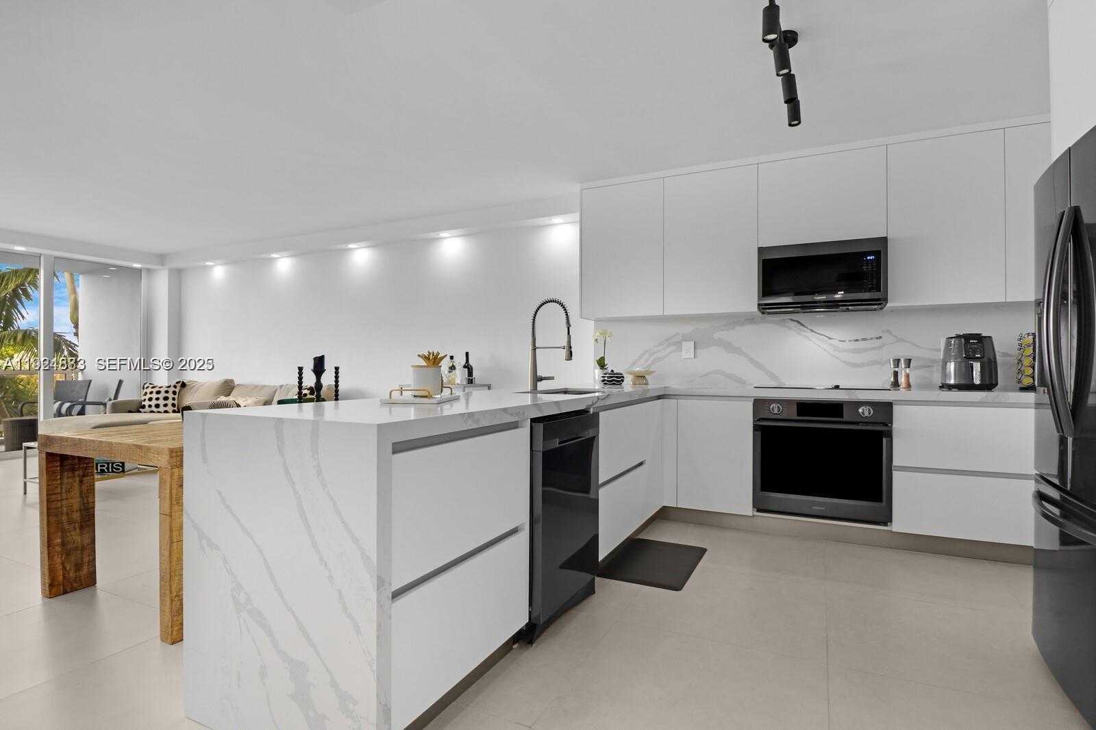 Small Image of 5700 COLLINS AVE #3J, Miami Beach Number 17