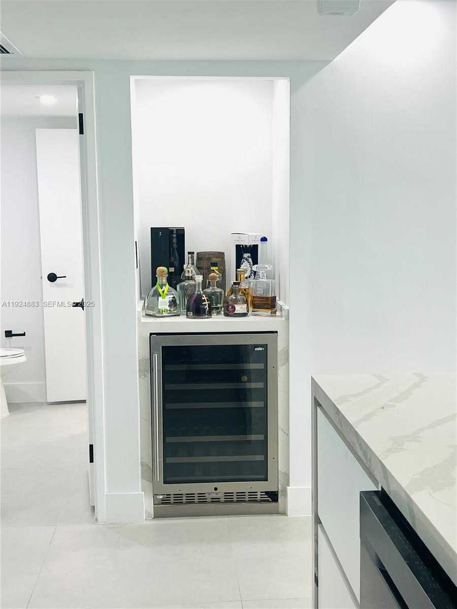 Small Image of 5700 COLLINS AVE #3J, Miami Beach Number 20