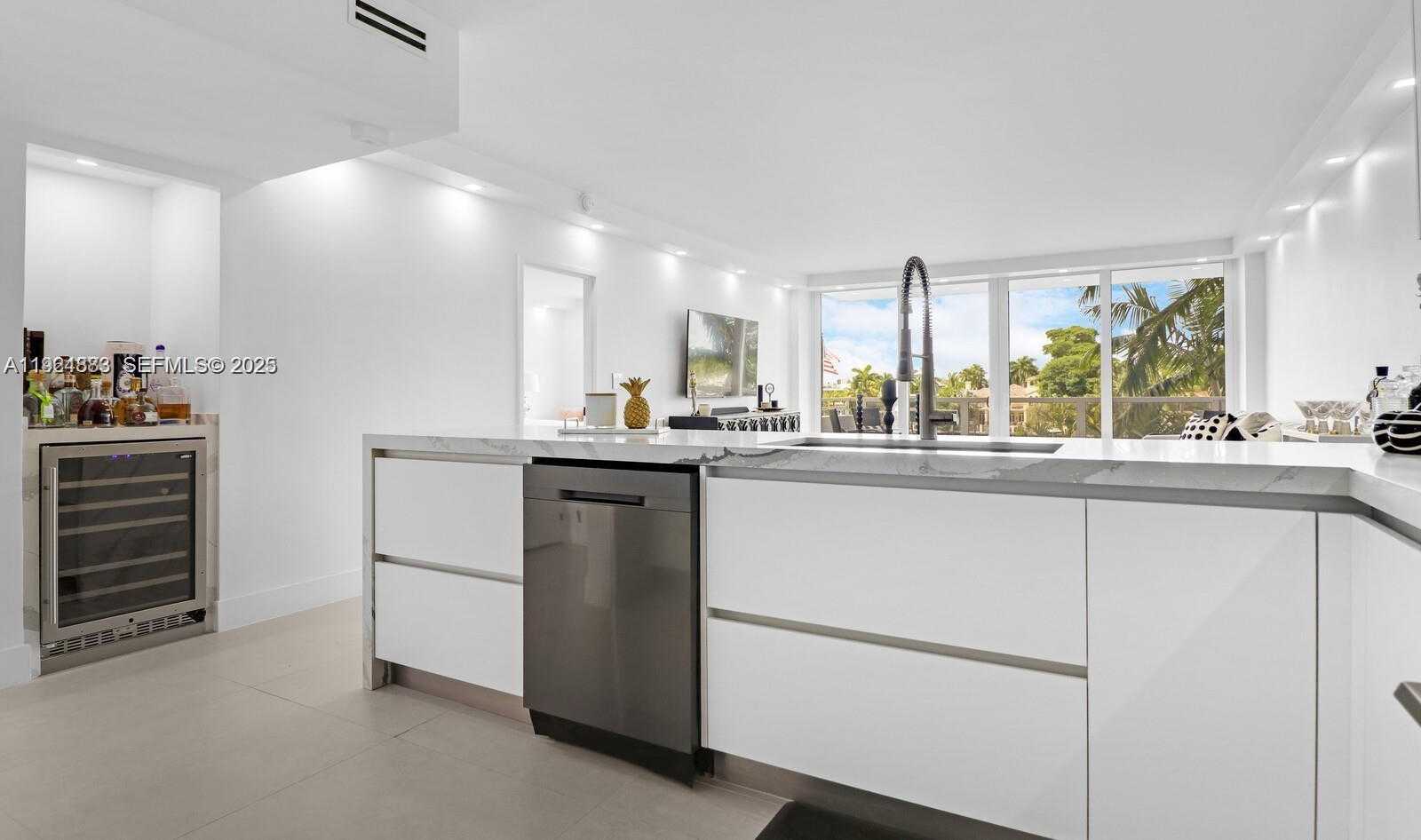 Small Image of 5700 COLLINS AVE #3J, Miami Beach Number 21