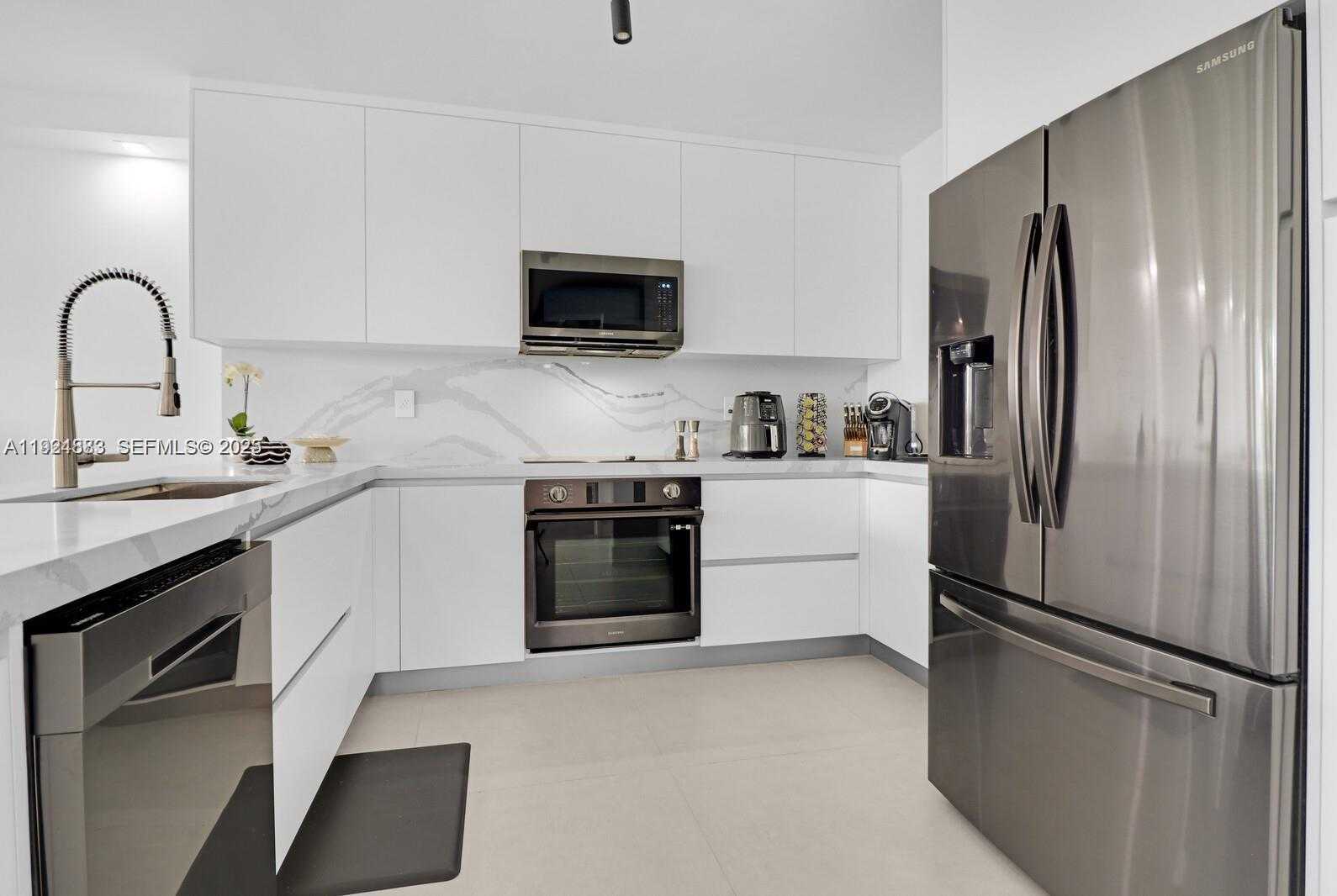 Small Image of 5700 COLLINS AVE #3J, Miami Beach Number 23