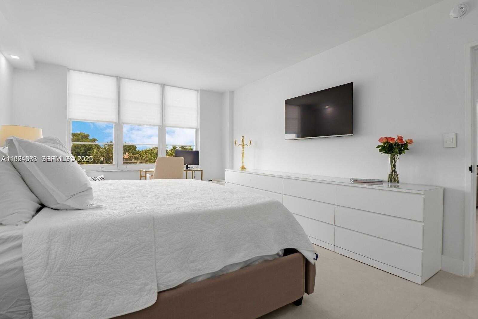 Small Image of 5700 COLLINS AVE #3J, Miami Beach Number 25