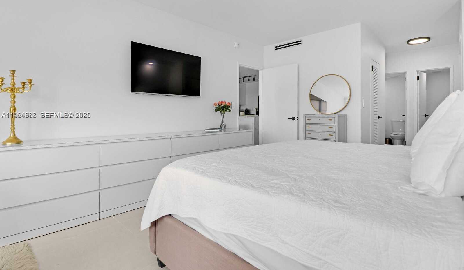 Small Image of 5700 COLLINS AVE #3J, Miami Beach Number 26