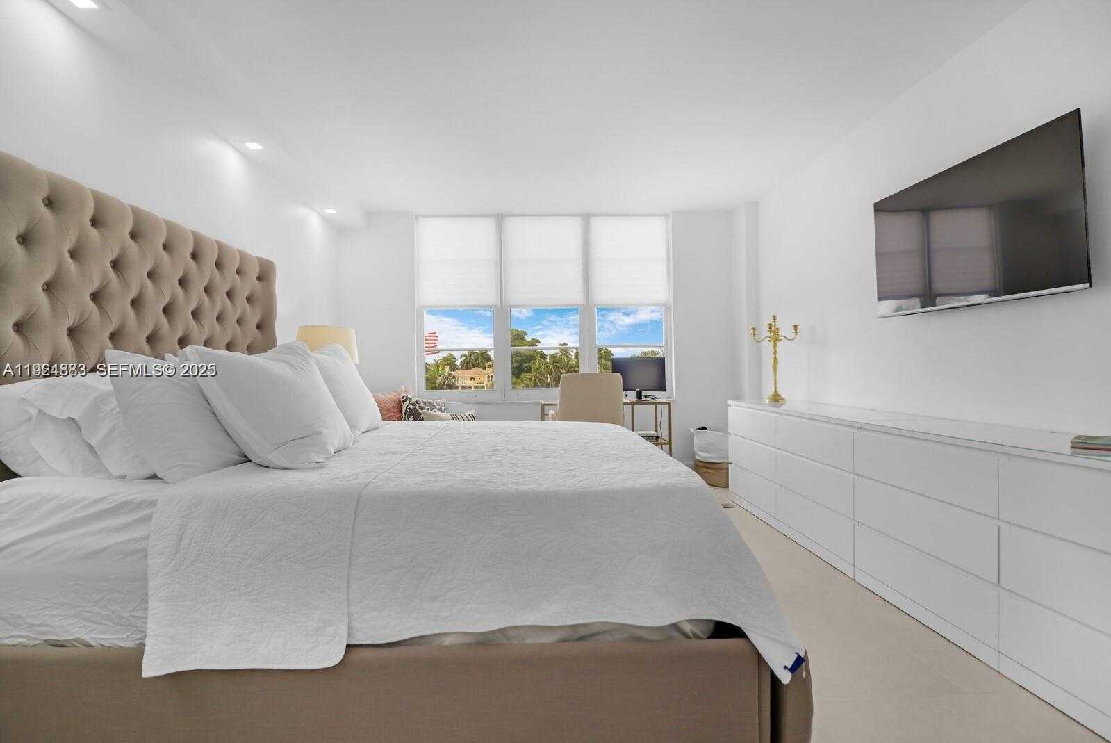 Small Image of 5700 COLLINS AVE #3J, Miami Beach Number 27