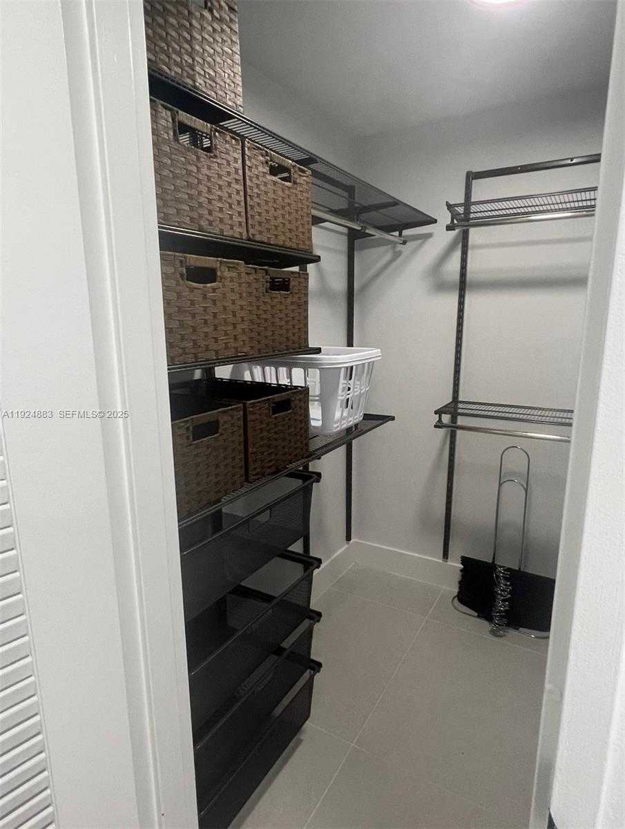Small Image of 5700 COLLINS AVE #3J, Miami Beach Number 31