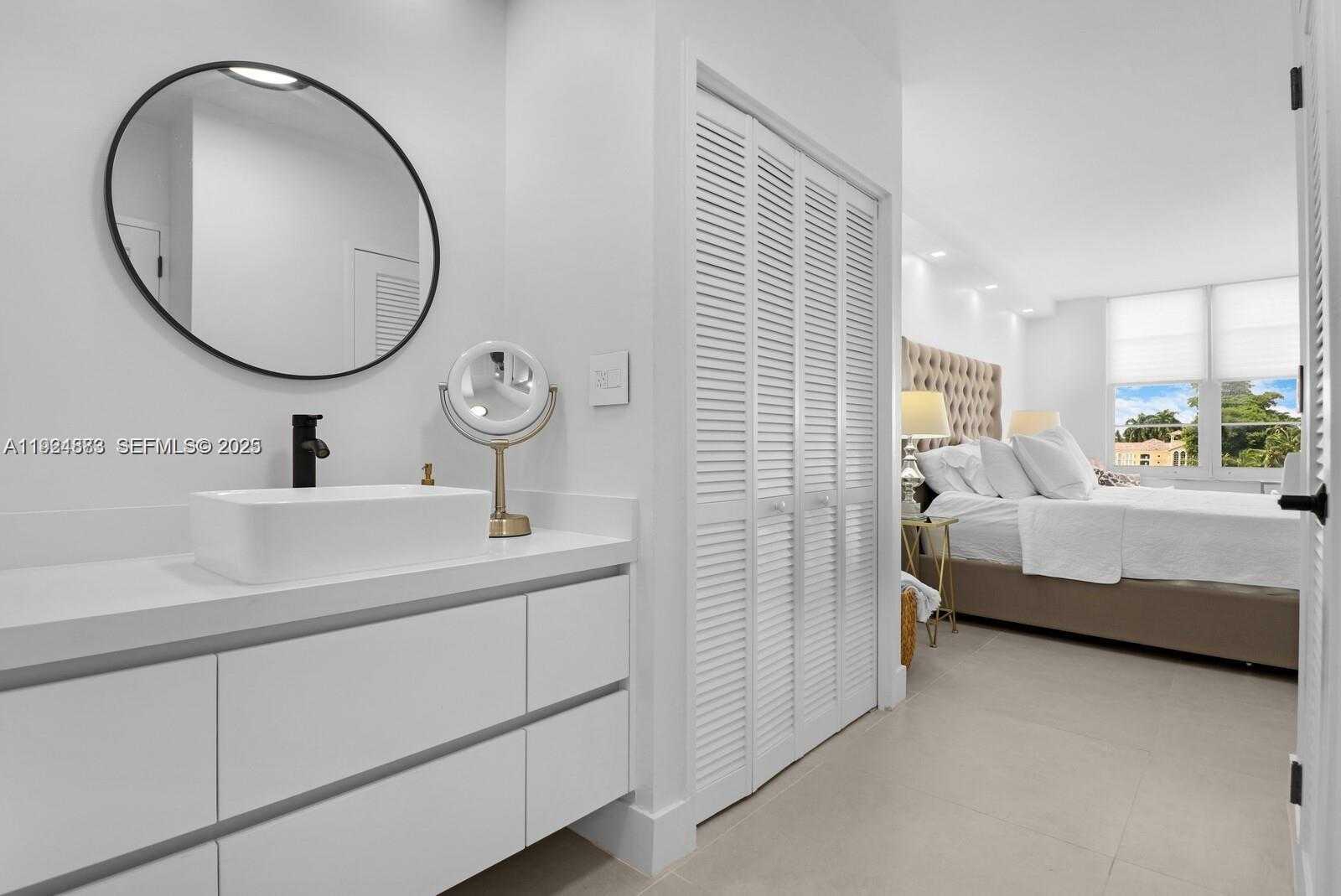 Small Image of 5700 COLLINS AVE #3J, Miami Beach Number 35