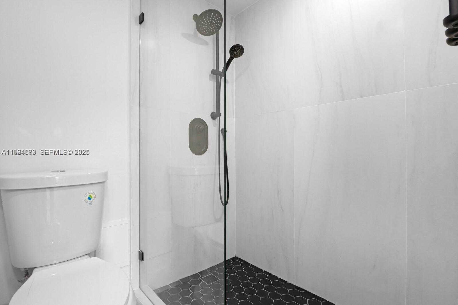 Small Image of 5700 COLLINS AVE #3J, Miami Beach Number 37