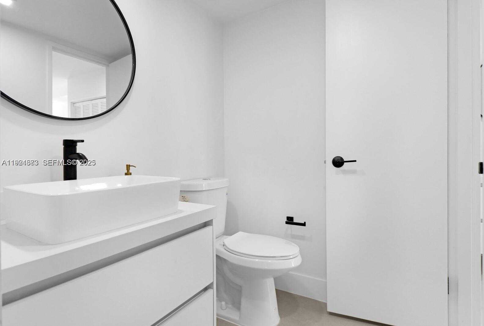 Small Image of 5700 COLLINS AVE #3J, Miami Beach Number 38