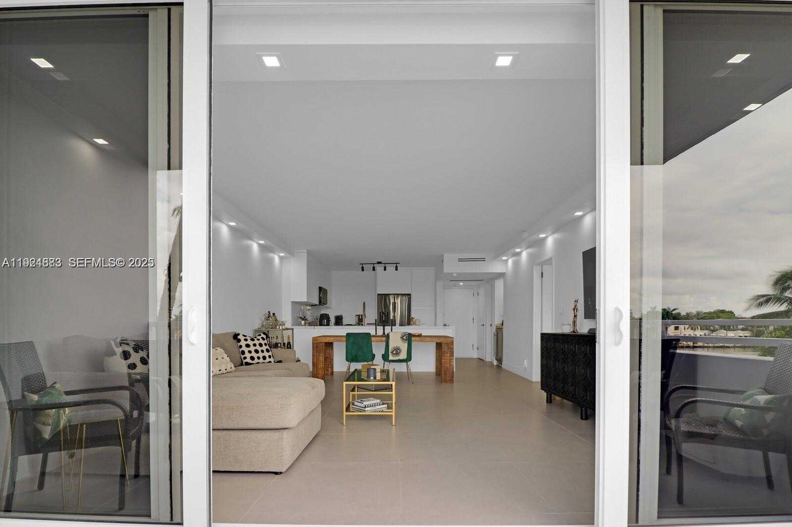 Small Image of 5700 COLLINS AVE #3J, Miami Beach Number 6