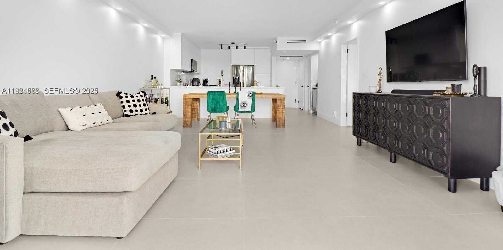 Small Image of 5700 COLLINS AVE #3J, Miami Beach Number 8