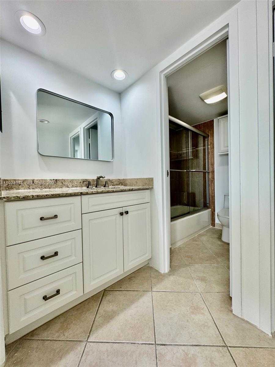 Small Image of 3675 NORTH COUNTRY CLUB DR #2007, Aventura Number 11