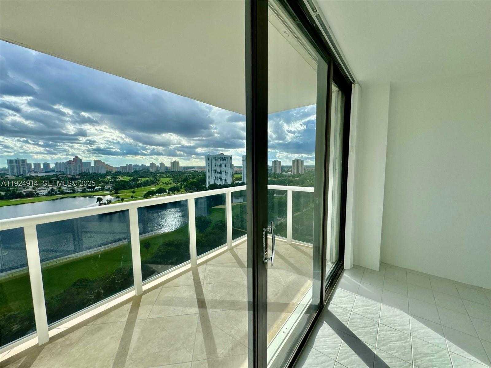 Small Image of 3675 NORTH COUNTRY CLUB DR #2007, Aventura Number 12