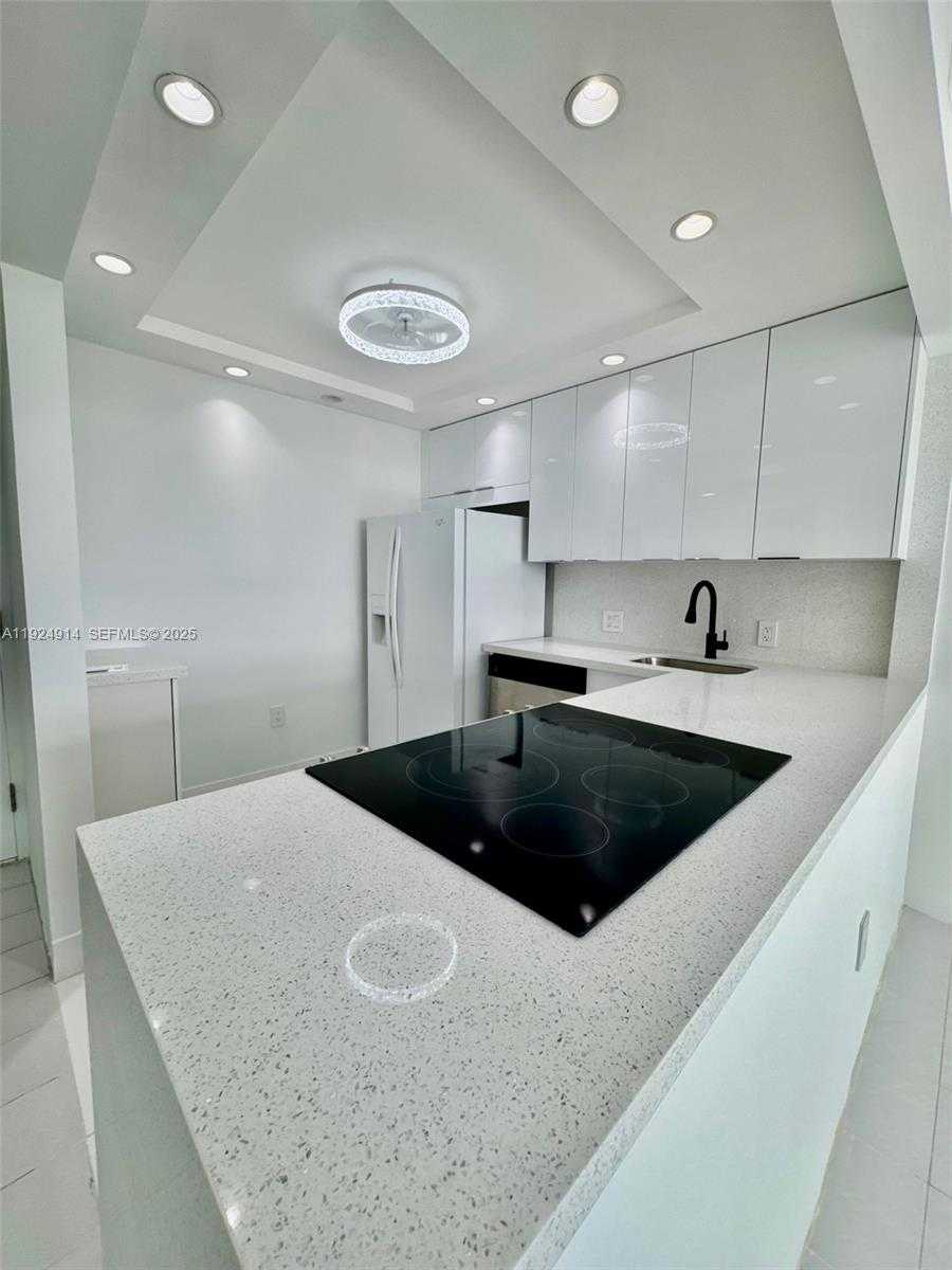 Small Image of 3675 NORTH COUNTRY CLUB DR #2007, Aventura Number 17