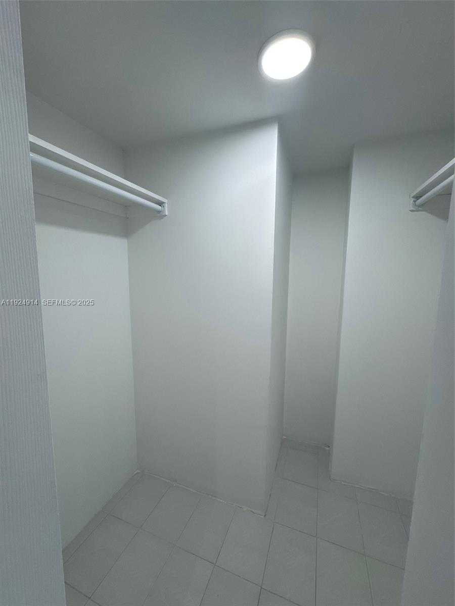 Small Image of 3675 NORTH COUNTRY CLUB DR #2007, Aventura Number 20