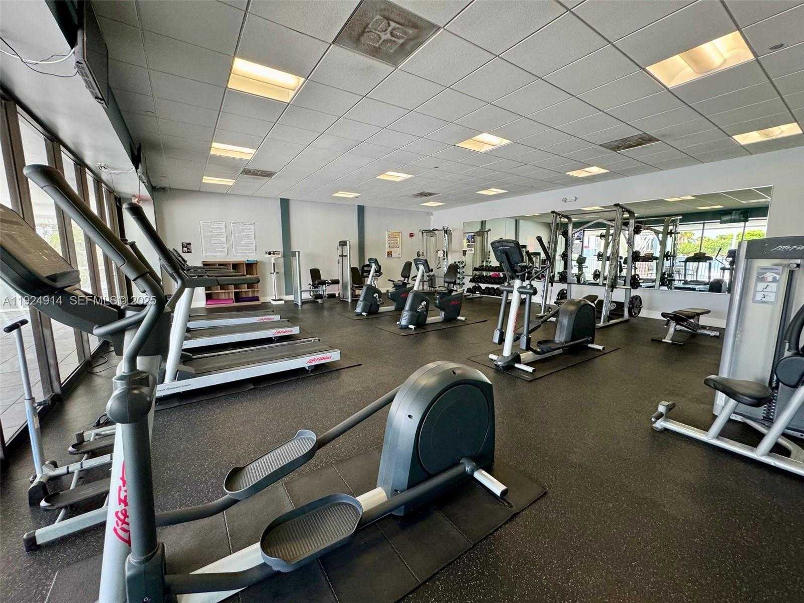 Small Image of 3675 NORTH COUNTRY CLUB DR #2007, Aventura Number 38