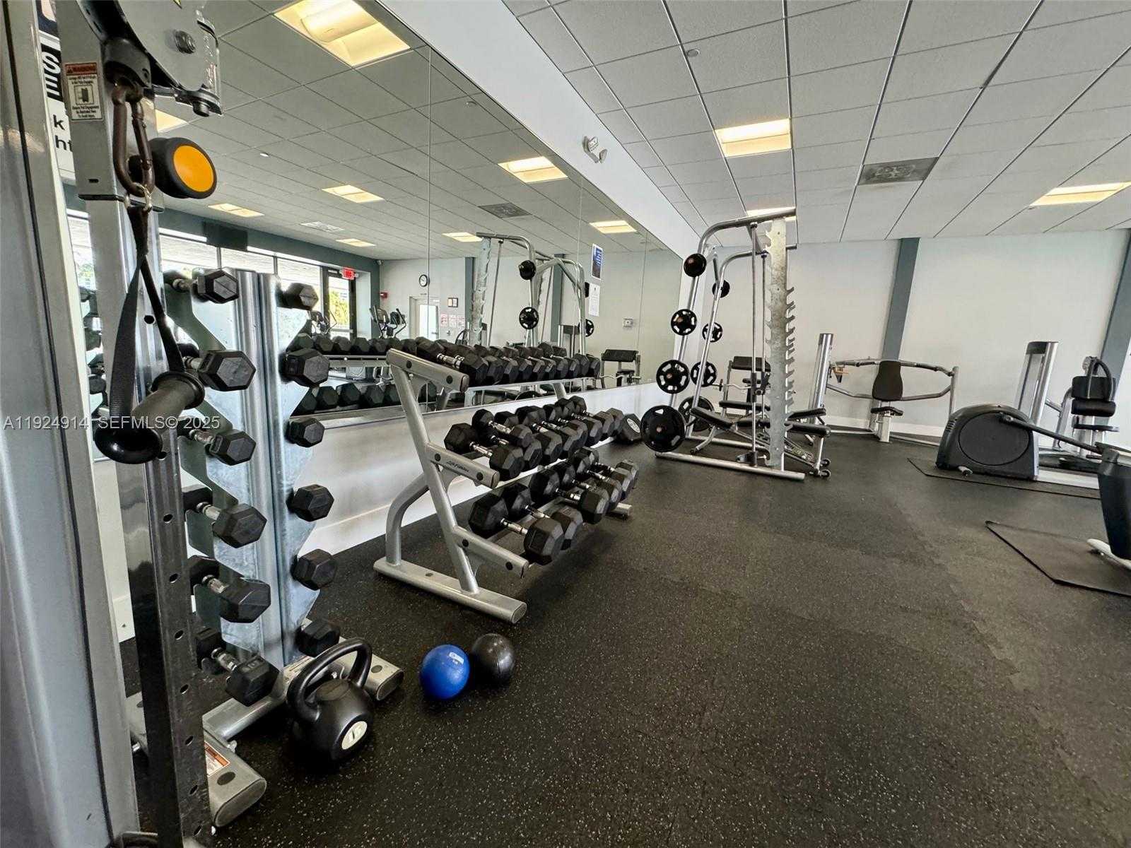 Small Image of 3675 NORTH COUNTRY CLUB DR #2007, Aventura Number 40