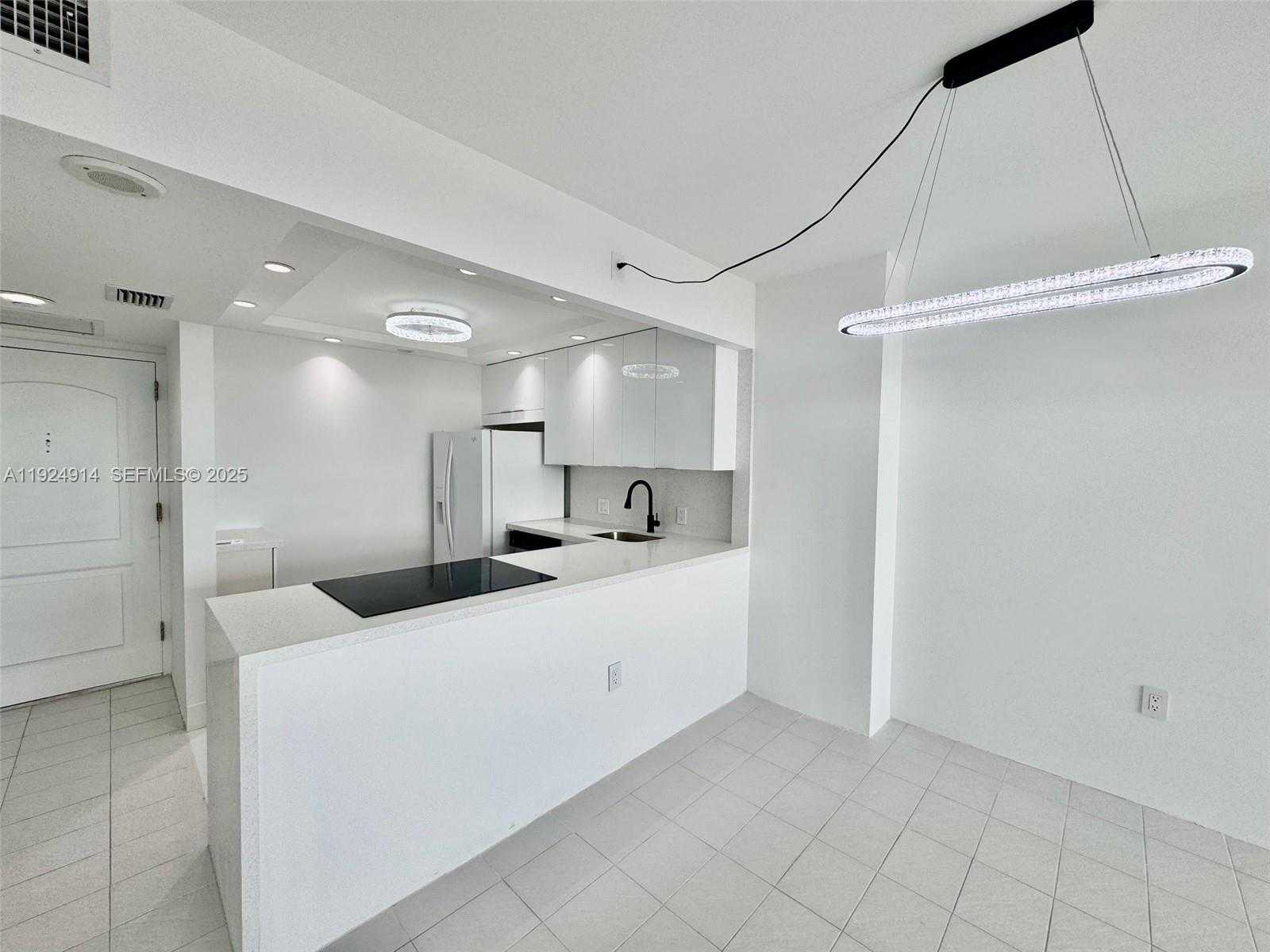 Small Image of 3675 NORTH COUNTRY CLUB DR #2007, Aventura Number 5