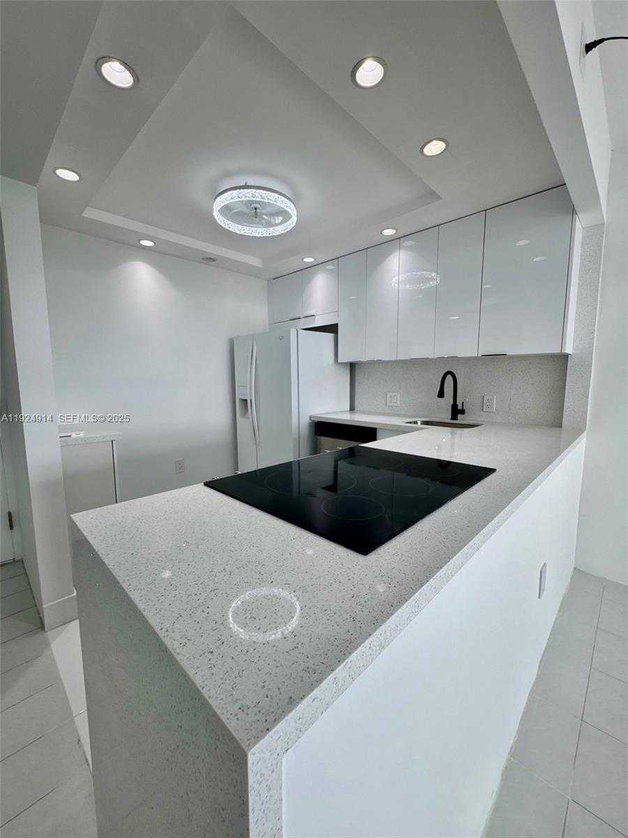 Small Image of 3675 NORTH COUNTRY CLUB DR #2007, Aventura Number 6