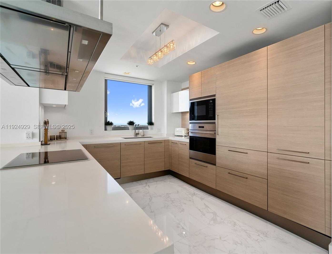 Small Image of 17111 BISCAYNE BLVD #2002, North Miami Beach Number 17