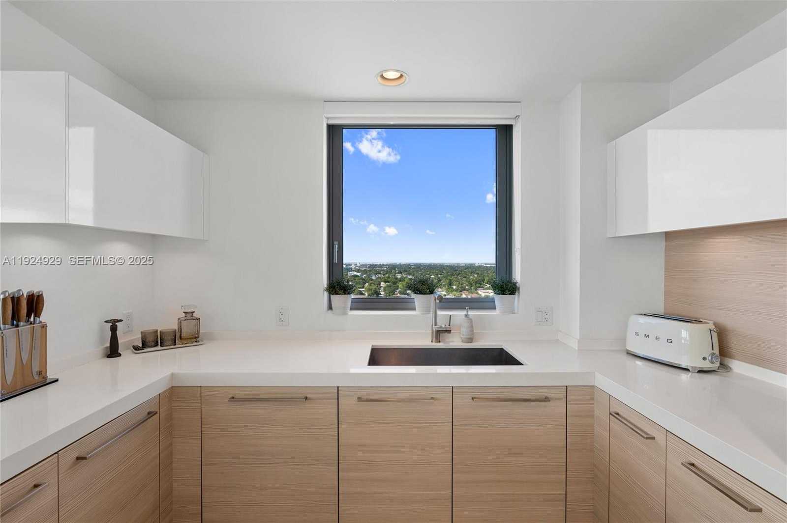 Small Image of 17111 BISCAYNE BLVD #2002, North Miami Beach Number 19
