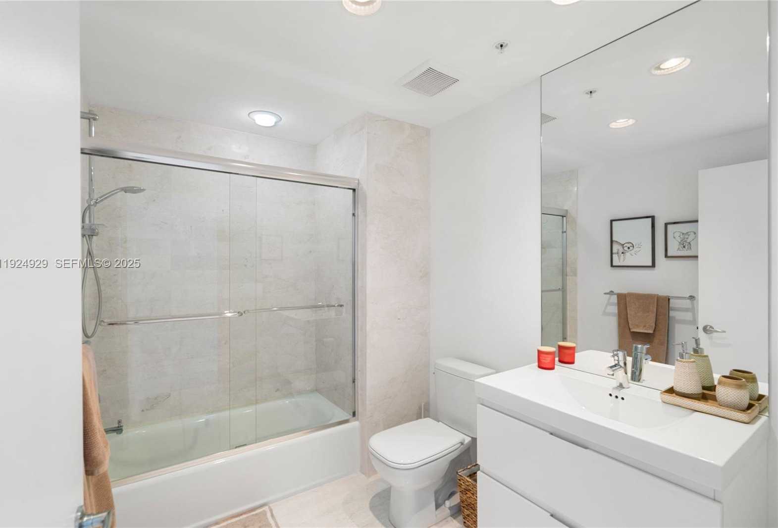 Small Image of 17111 BISCAYNE BLVD #2002, North Miami Beach Number 43