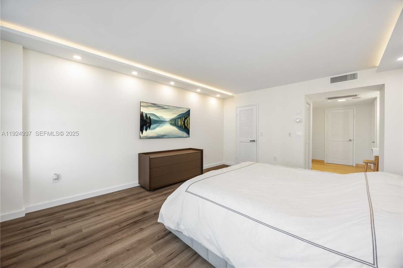Small Image of 9801 COLLINS AVE #10G, Bal Harbour Number 30