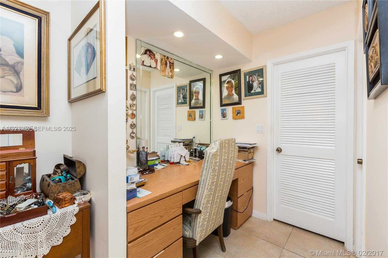 Small Image of 2500 PARKVIEW DR #1207, Hallandale Beach Number 12