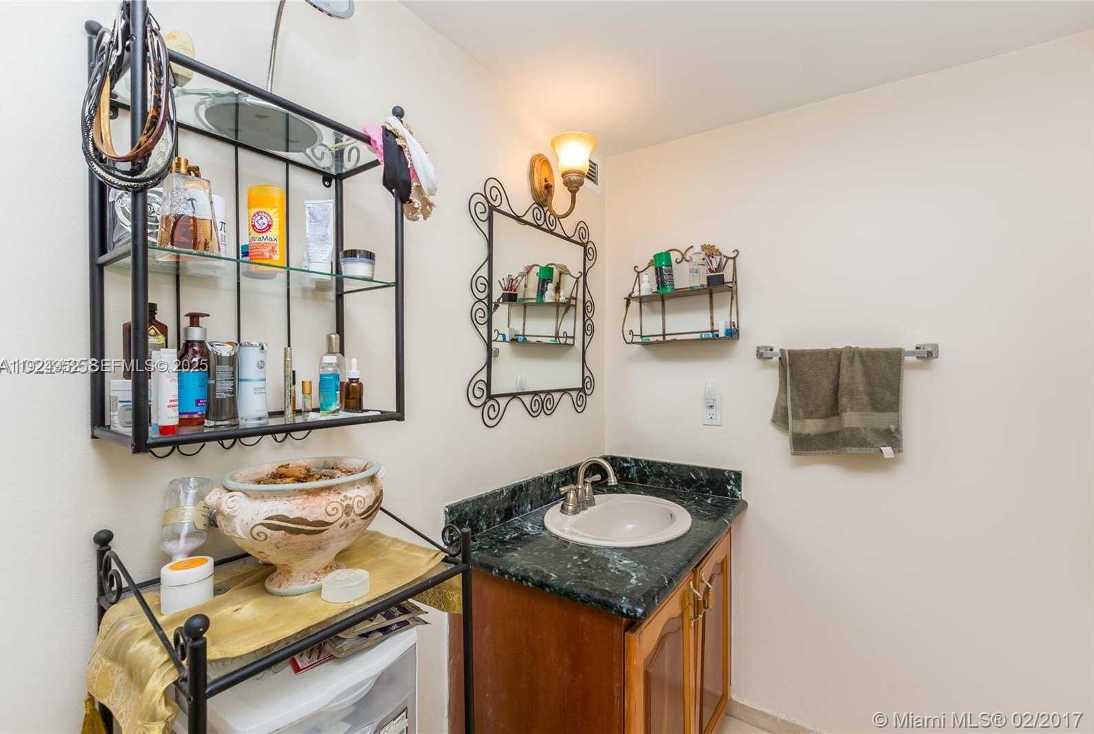 Small Image of 2500 PARKVIEW DR #1207, Hallandale Beach Number 17