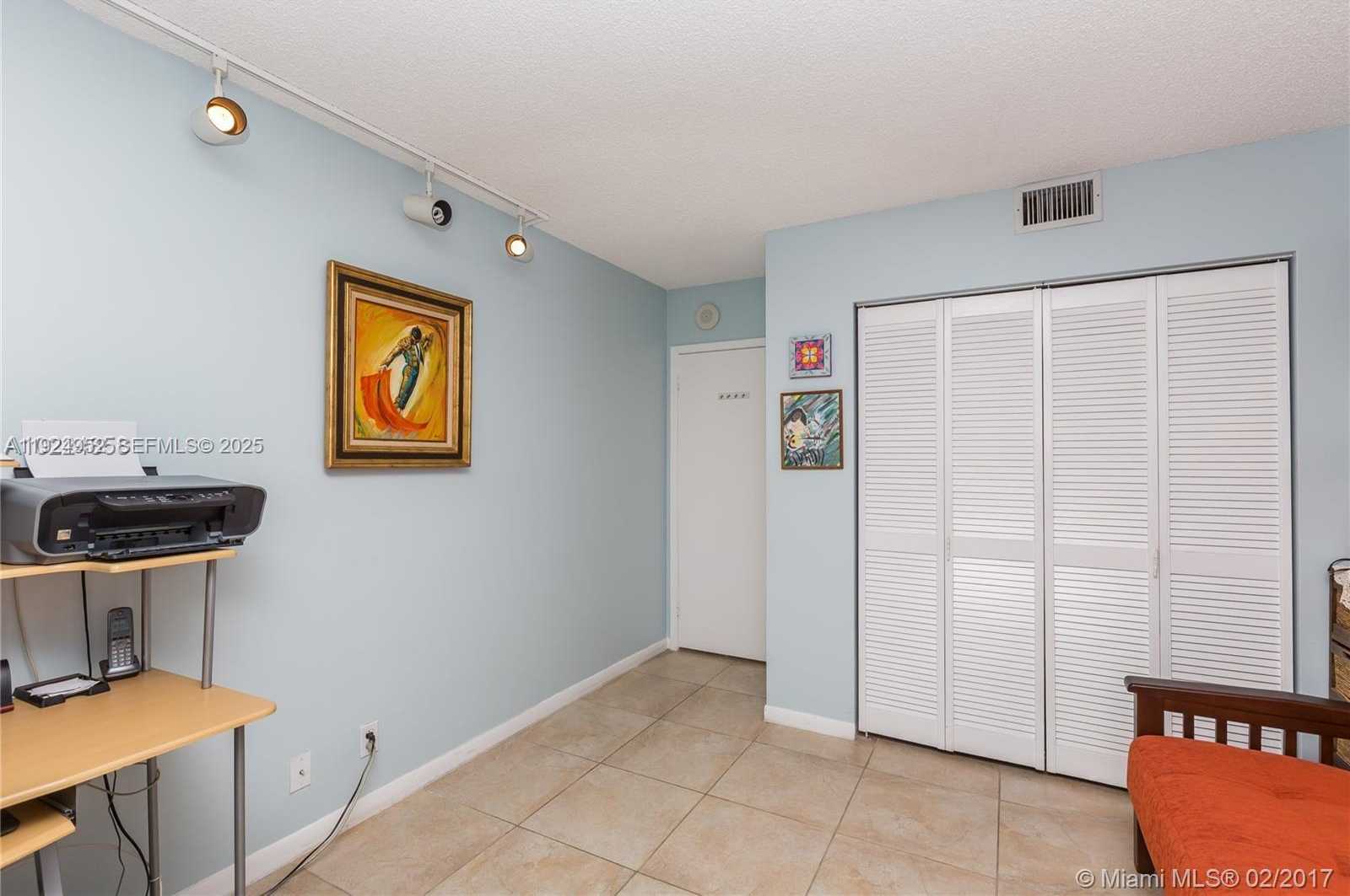 Small Image of 2500 PARKVIEW DR #1207, Hallandale Beach Number 19