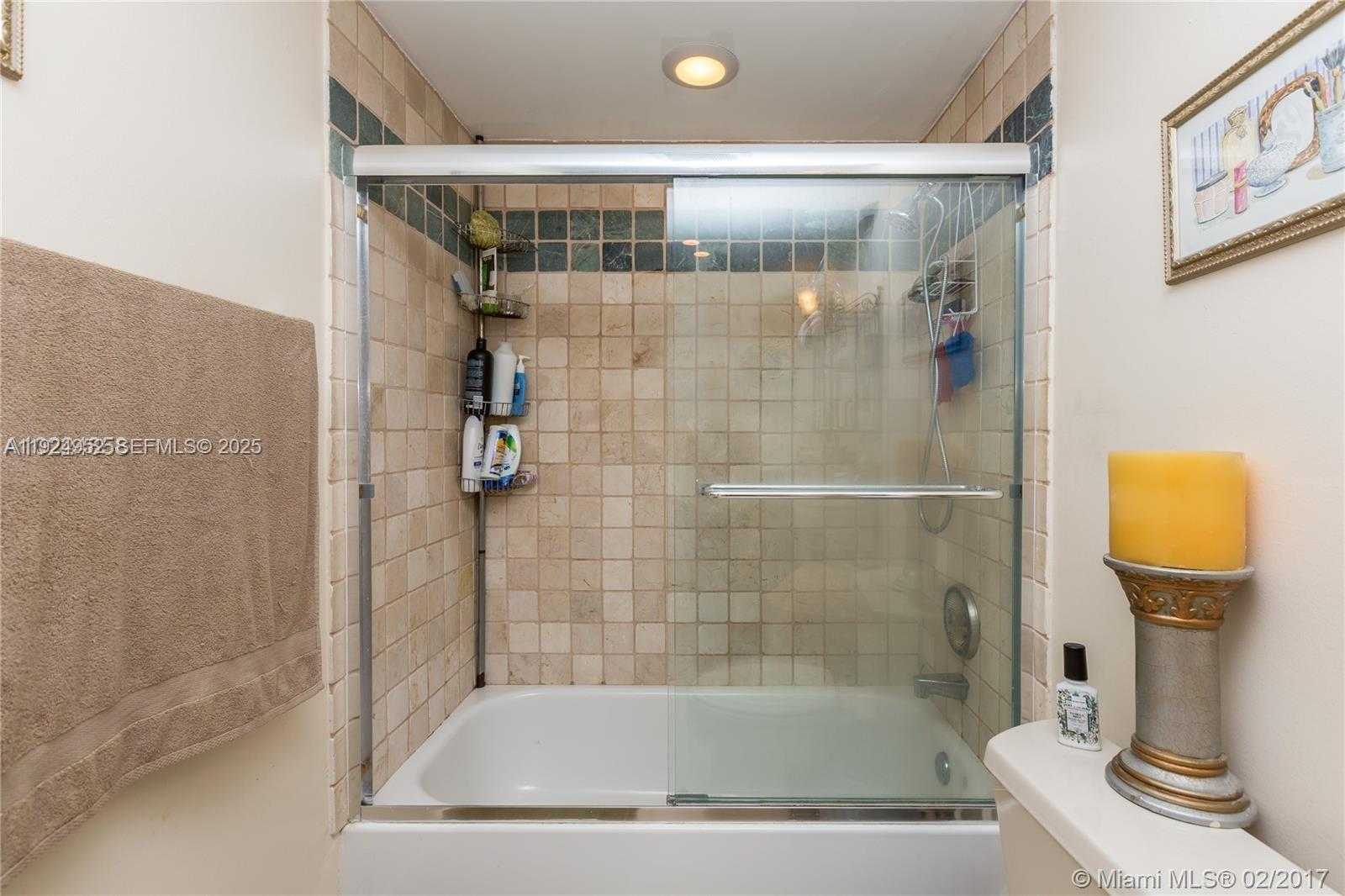 Small Image of 2500 PARKVIEW DR #1207, Hallandale Beach Number 21