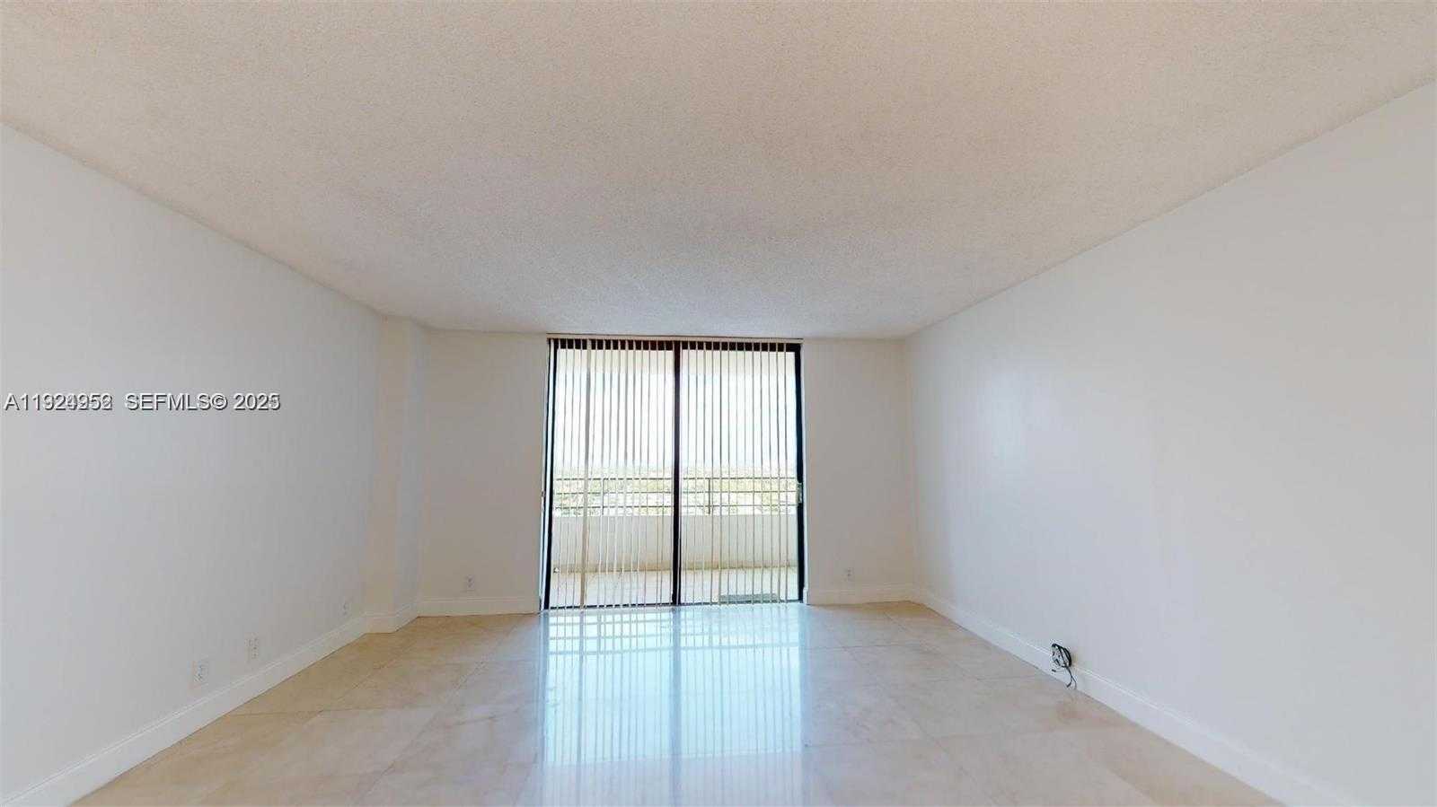 Small Image of 2500 PARKVIEW DR #1207, Hallandale Beach Number 23