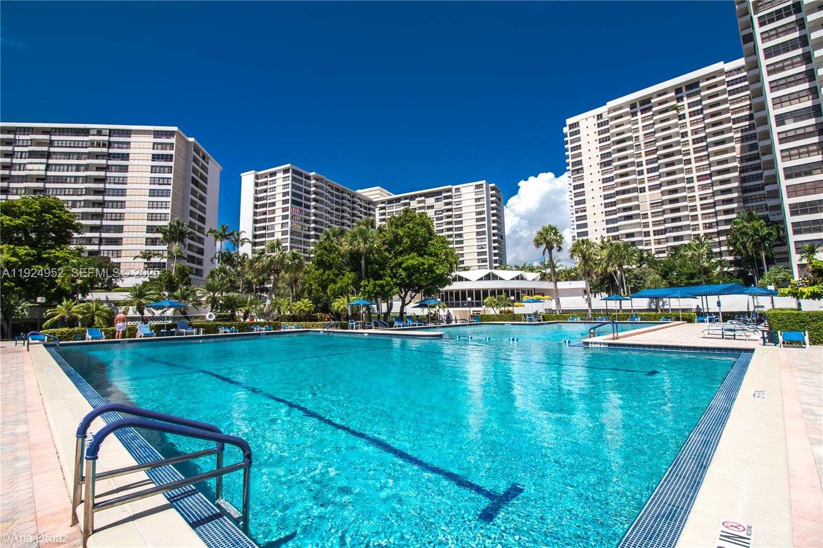 Small Image of 2500 PARKVIEW DR #1207, Hallandale Beach Number 39