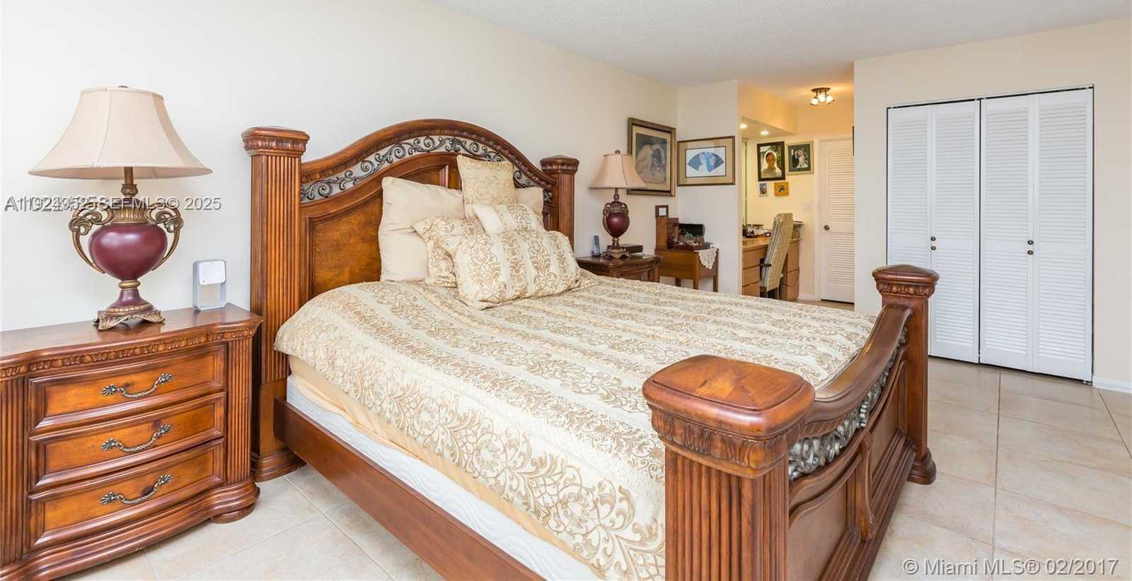 Small Image of 2500 PARKVIEW DR #1207, Hallandale Beach Number 9