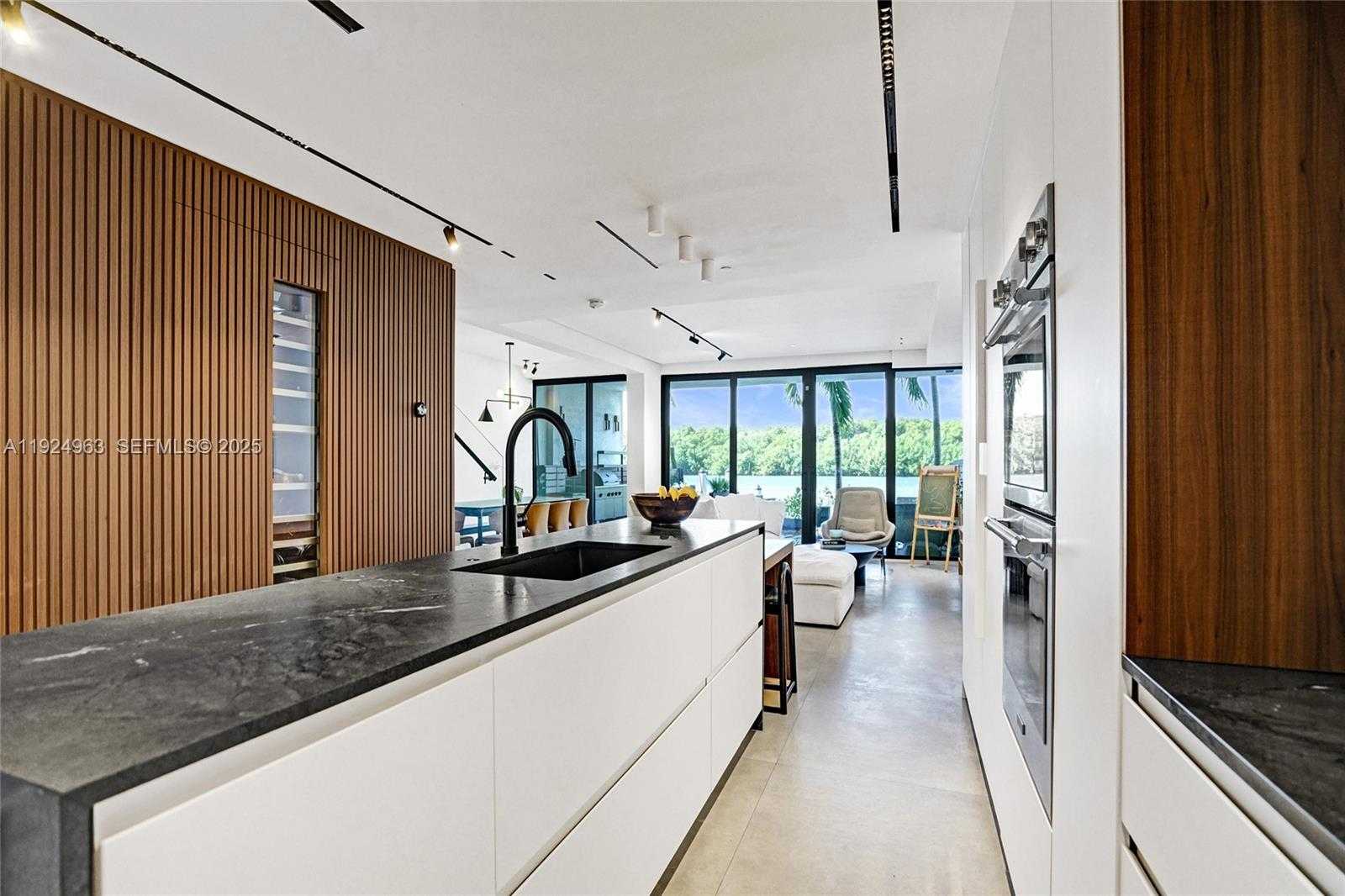 Small Image of Sunny Isles Beach Number 1