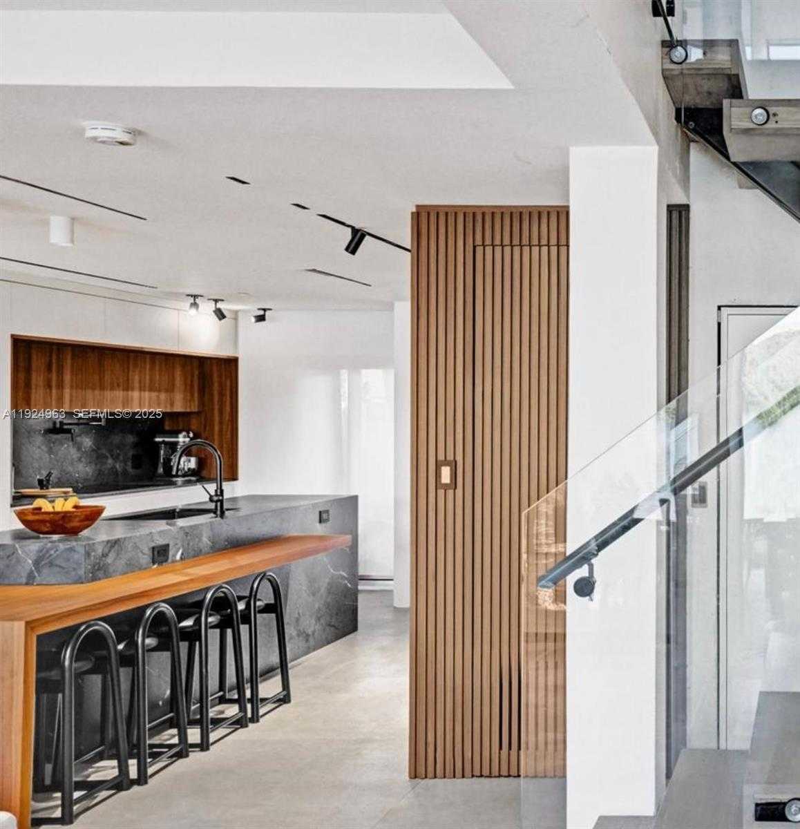 Small Image of Sunny Isles Beach Number 10