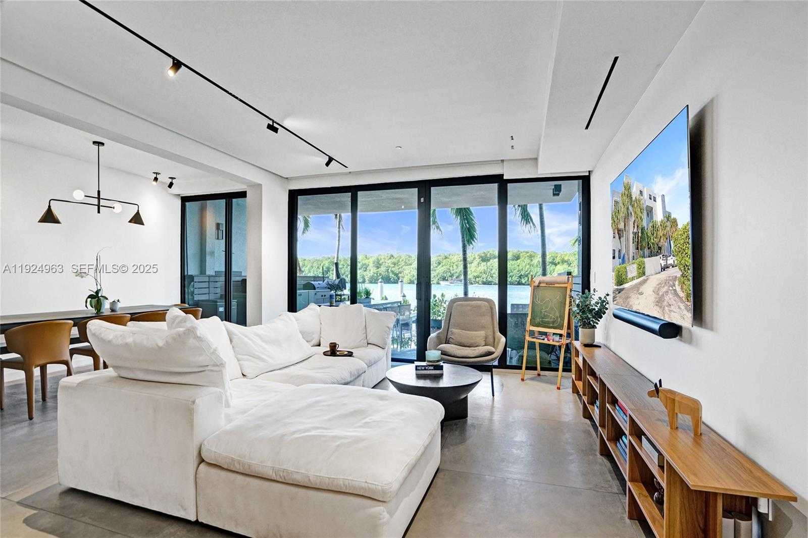 Small Image of Sunny Isles Beach Number 15