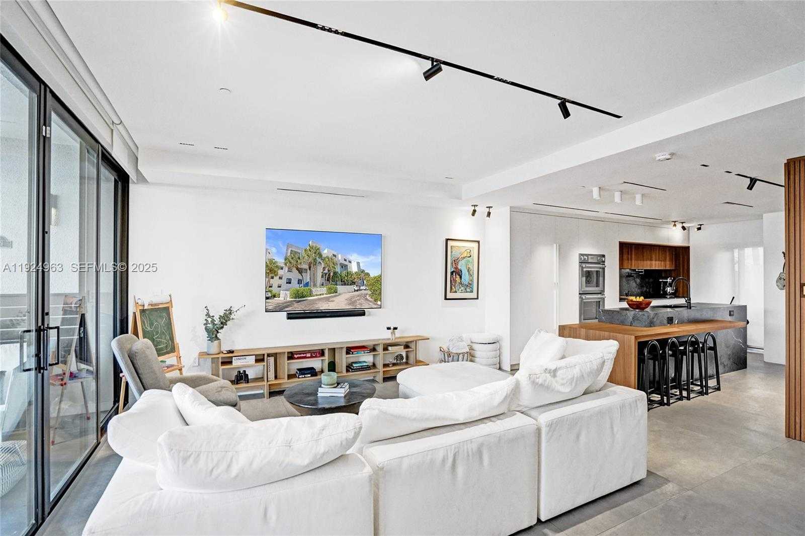 Small Image of Sunny Isles Beach Number 17