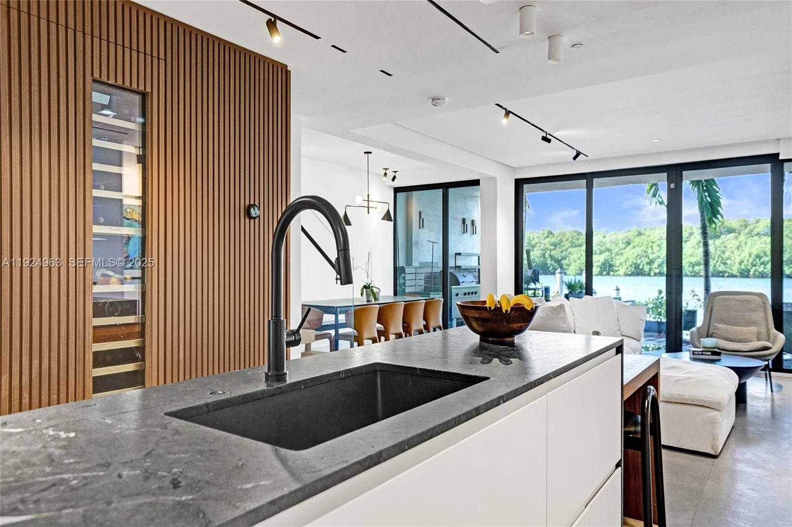 Small Image of Sunny Isles Beach Number 2