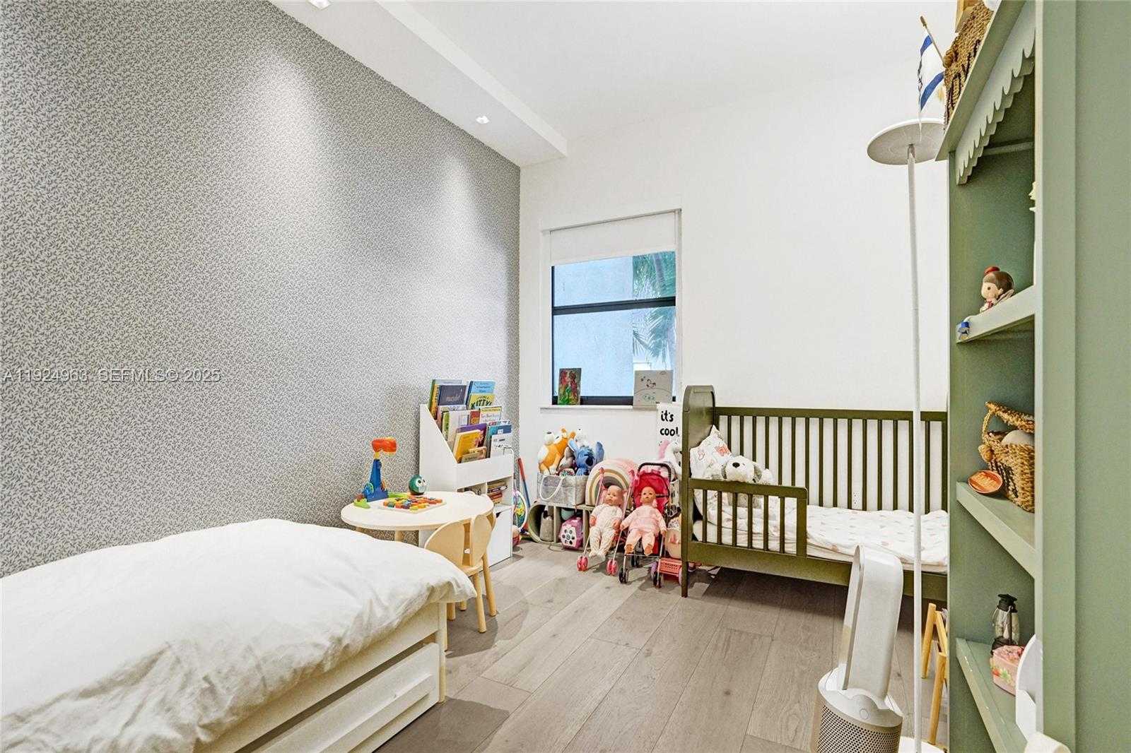 Small Image of Sunny Isles Beach Number 24