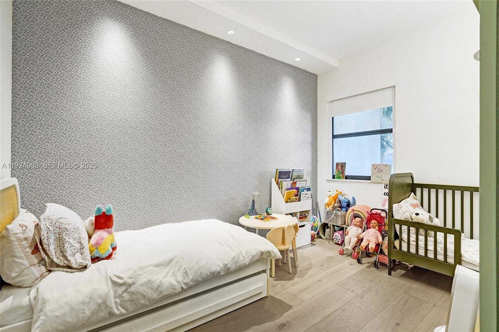 Small Image of Sunny Isles Beach Number 25