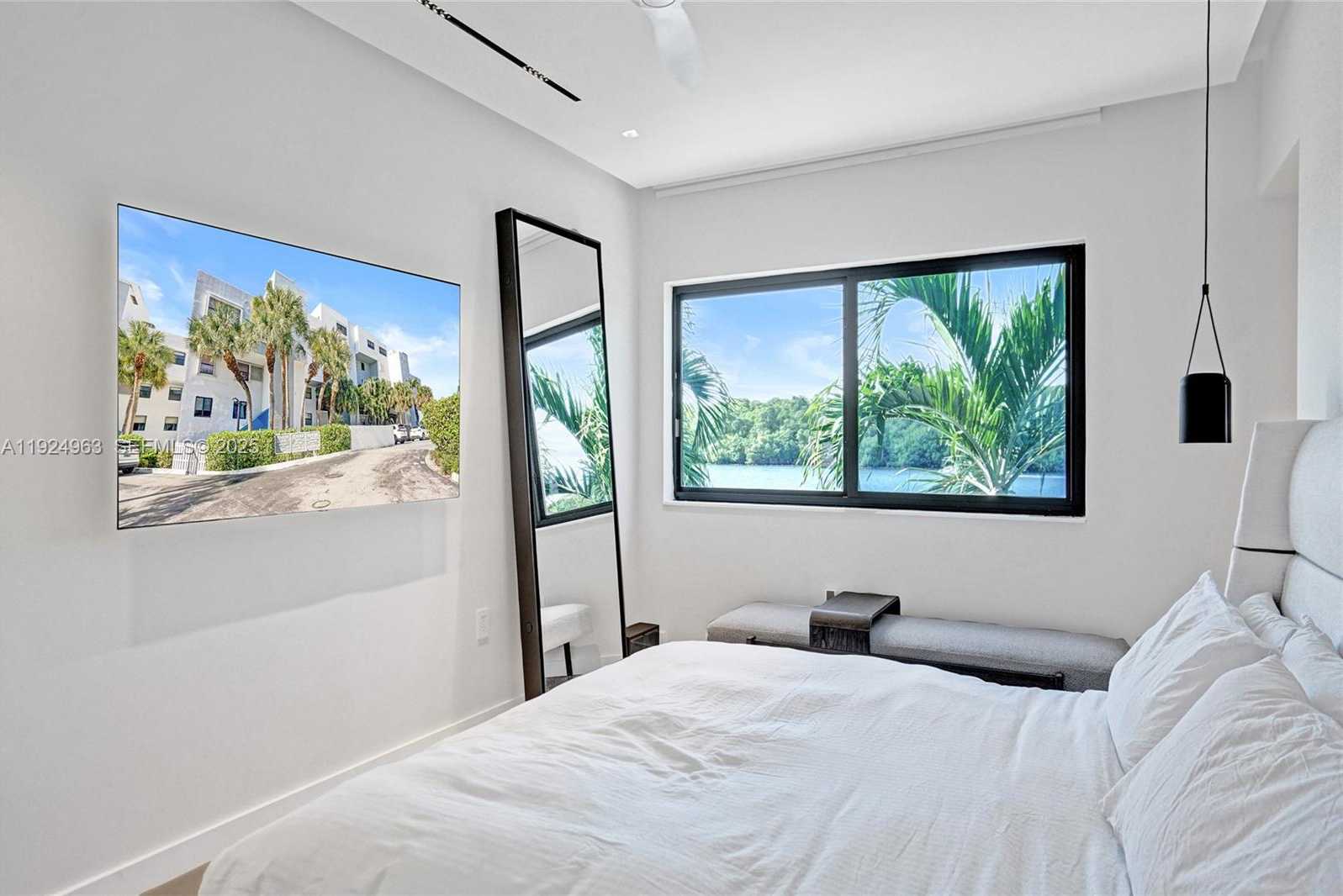 Small Image of Sunny Isles Beach Number 31