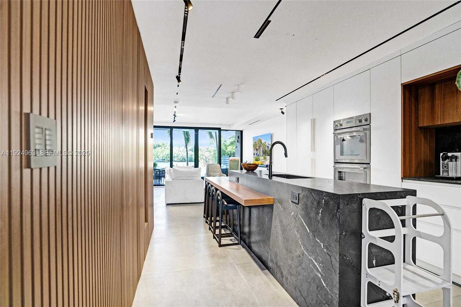 Small Image of Sunny Isles Beach Number 4