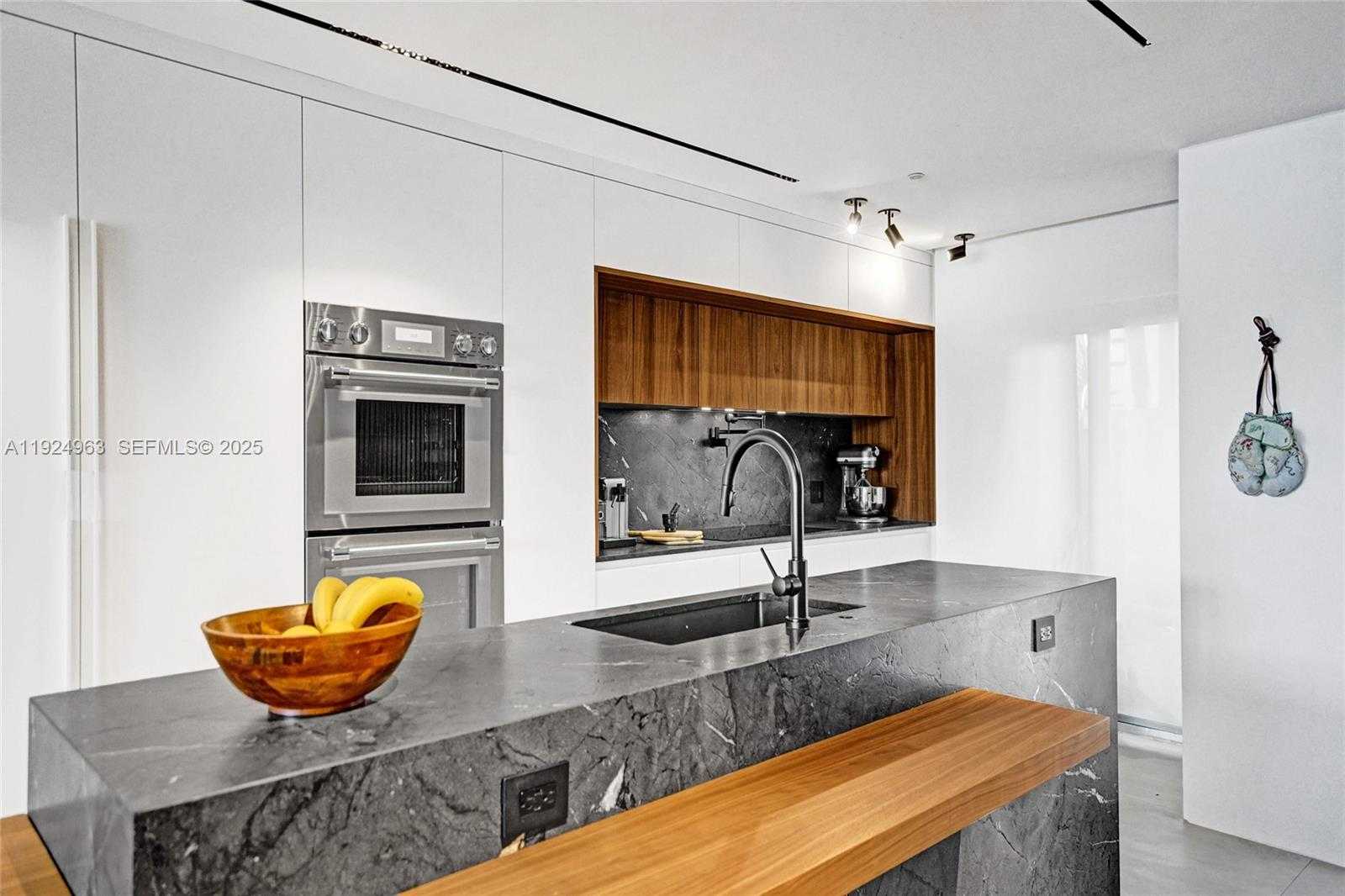 Small Image of Sunny Isles Beach Number 5