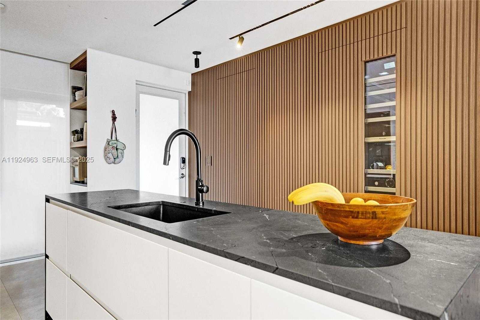 Small Image of Sunny Isles Beach Number 6