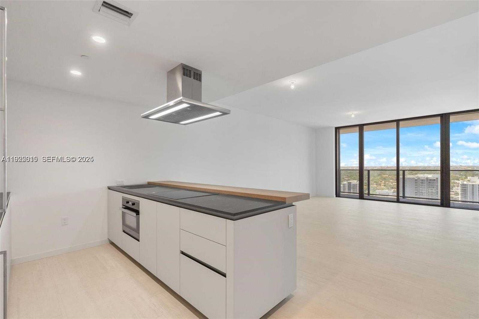 Small Image of 1000 BRICKELL PLZ #3310, Miami Number 2