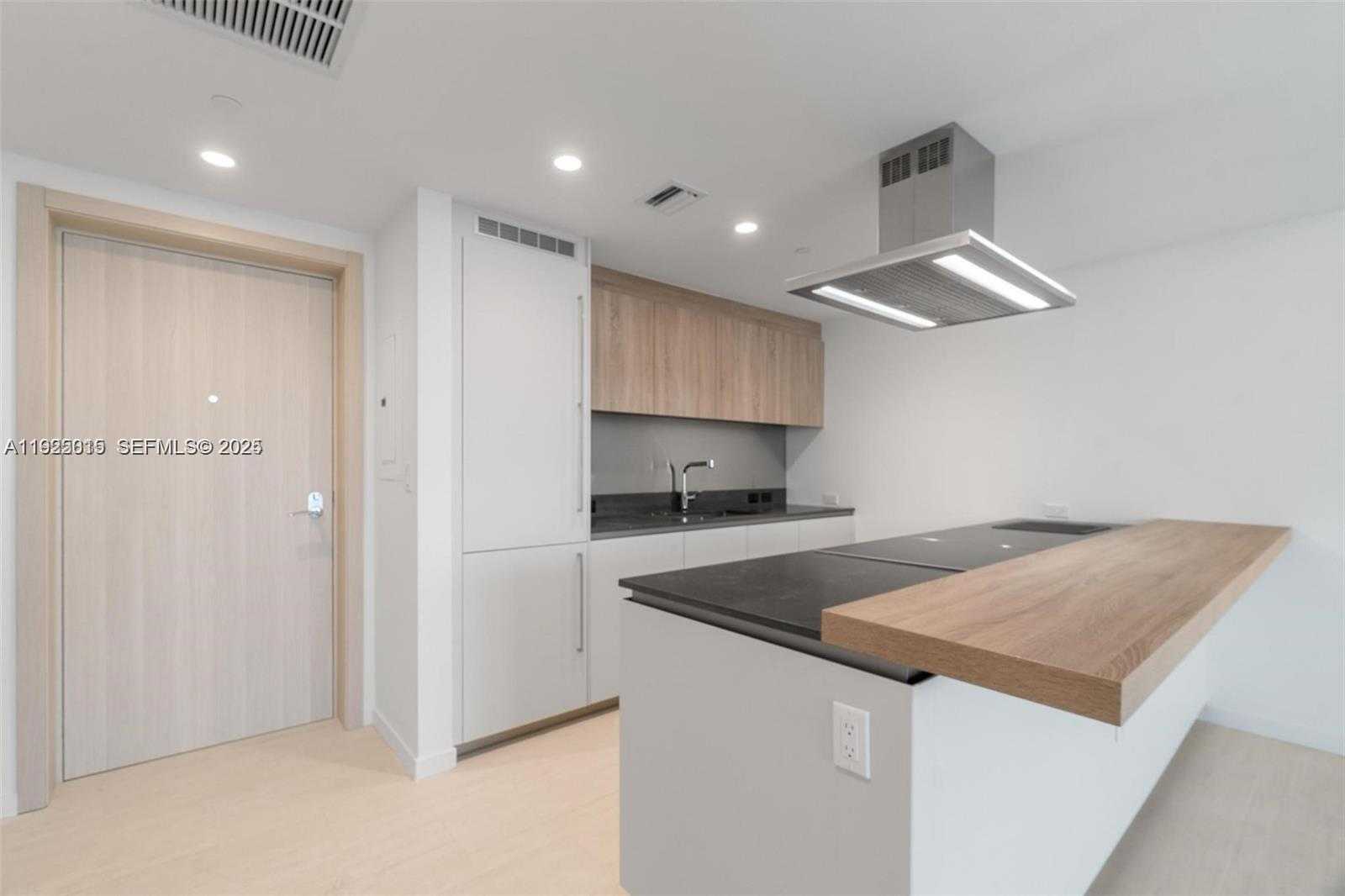 Small Image of 1000 BRICKELL PLZ #3310, Miami Number 3