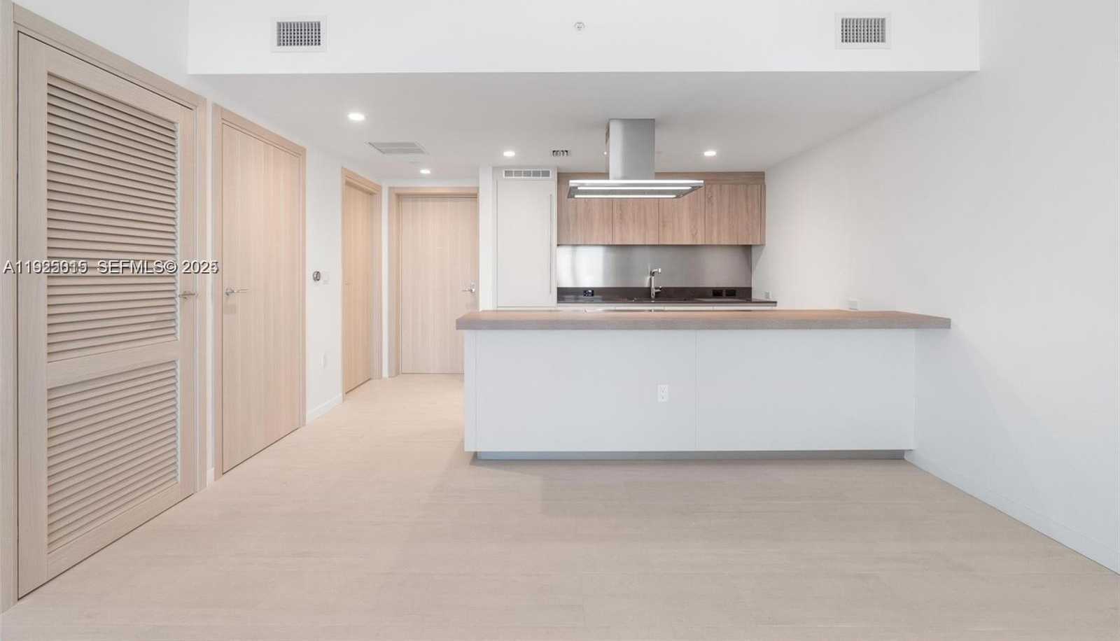 Small Image of 1000 BRICKELL PLZ #3310, Miami Number 5