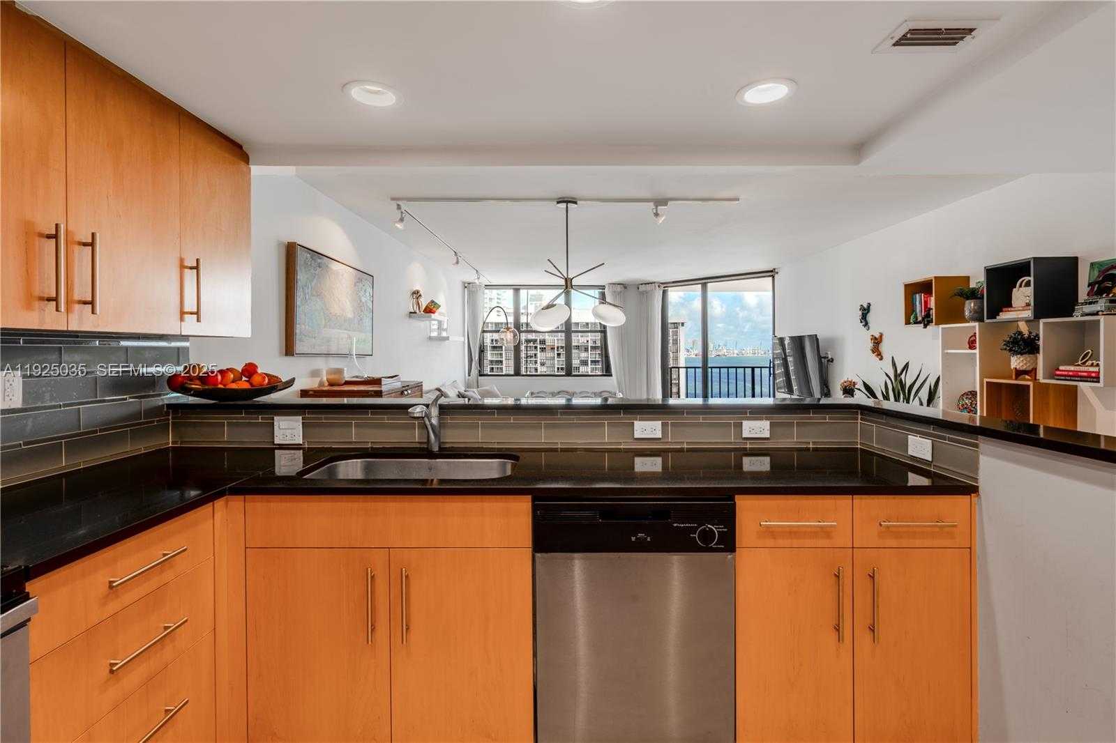 Small Image of 1925 BRICKELL AVE #D2006, Miami Number 12