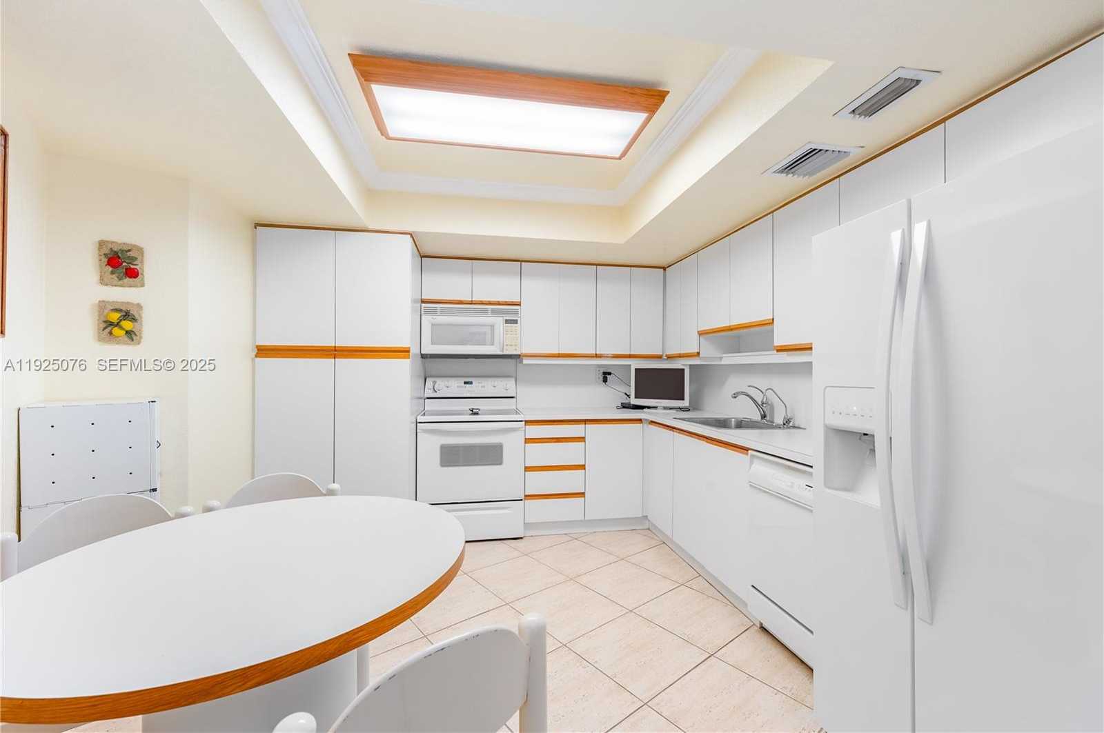 Small Image of 3180 SOUTH OCEAN DR #1012, Hallandale Beach Number 17