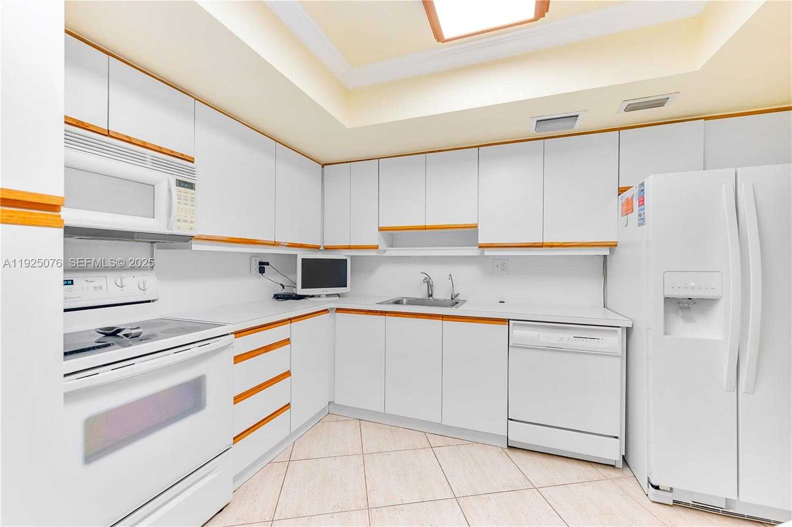 Small Image of 3180 SOUTH OCEAN DR #1012, Hallandale Beach Number 19